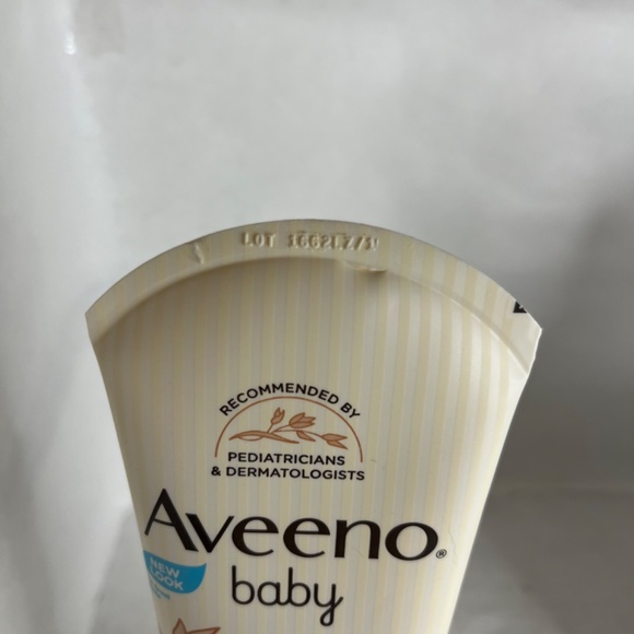 Aveeno Baby Fragrance Free Daily Moisture Lotion and Protectant 8 oz - Picture 4 of 4